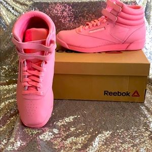 New! Reebok Hi-top Classic! Pink! Size: 6.5